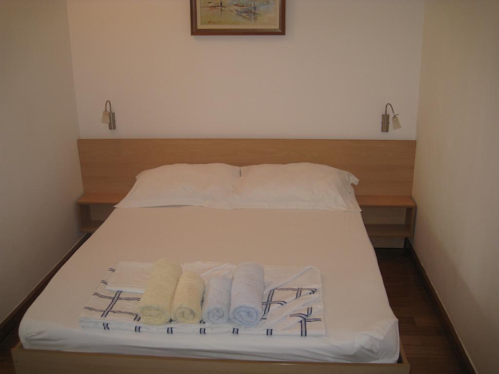 Apartmani Famelja Jovanovic Sveti Stefan Szoba fotó