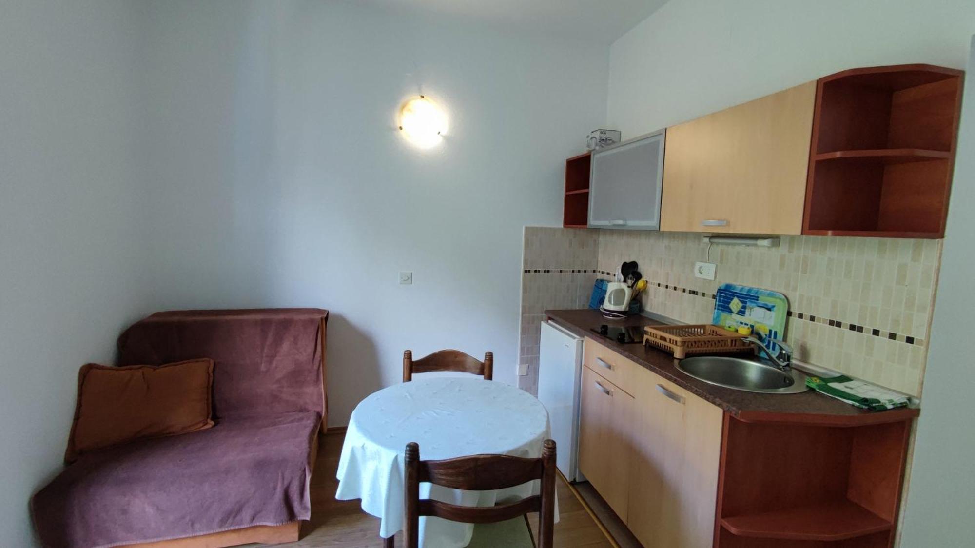 Apartmani Famelja Jovanovic Sveti Stefan Szoba fotó